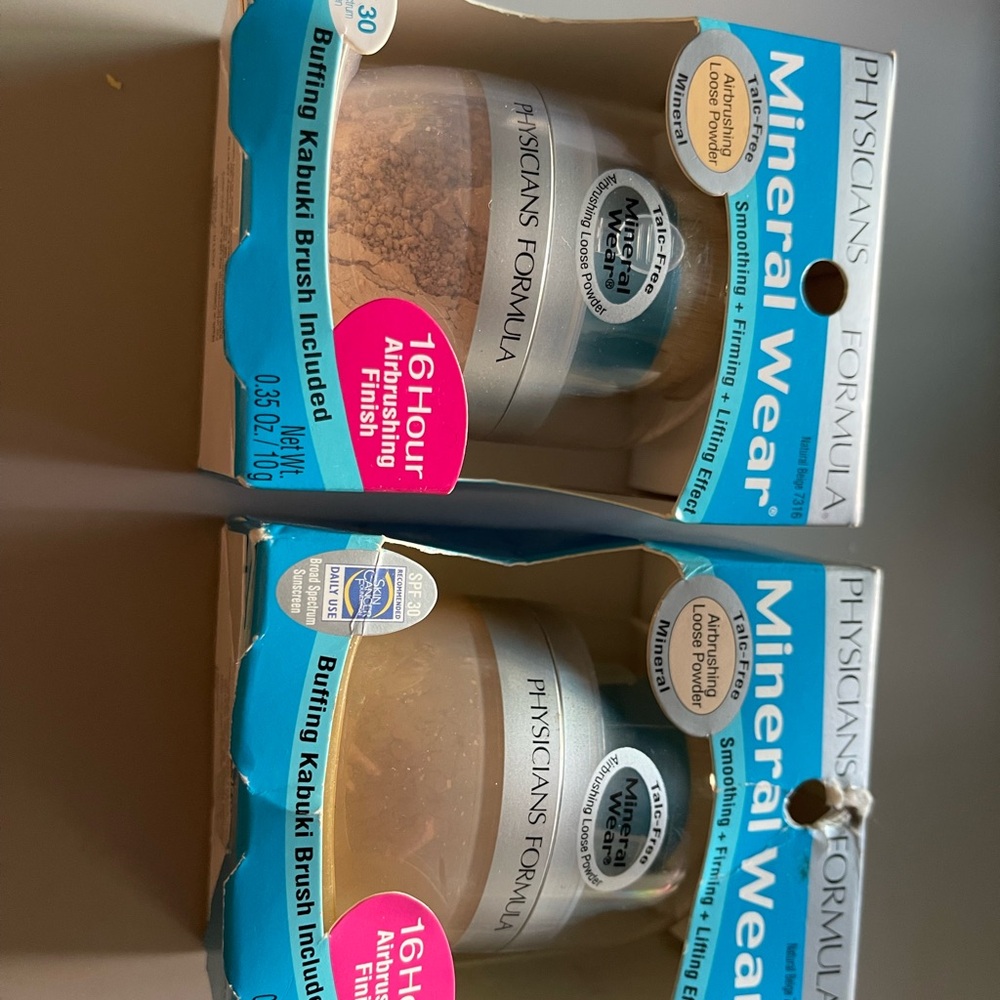 2 Physicians Formula Mineral Wear with Buffing Kabuki Brush